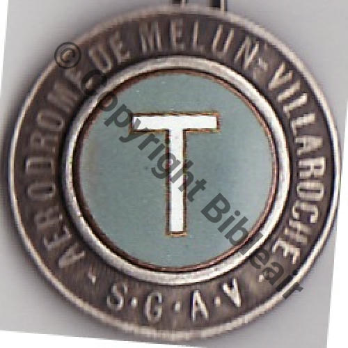 MELUN VILLAROCHE NH SGAV CEV Badge T Bleu Gris  AB.P 2Anneaux Dos lisse No Sc.calrek36 38Eur09.11 