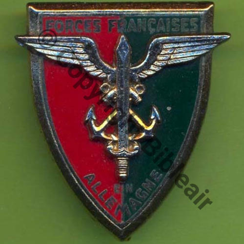 FFA G0803 FORCES FRANCAISES ALLEMAGNE  DrP 1Li et No homolog centre 2Anneaux Dos lisse Motif serti 3Points 3Eur11.09 golobob 