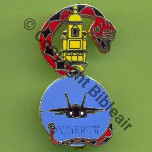 NH  EMSA.13.950 SOMME CAMBRAI  INSIGNIA sous Tambour Ecailles triang serrees 