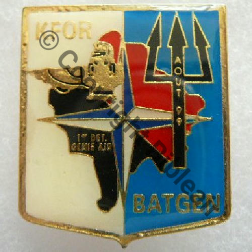 NH  BATGEN KOSOVO KFOR & Det 25e RGA Aout 99 SM BLEU CLAIR PLASTIFIE 2Attach PINS Dos lisse No69 grave a la main Src.B.RIGODANZO 