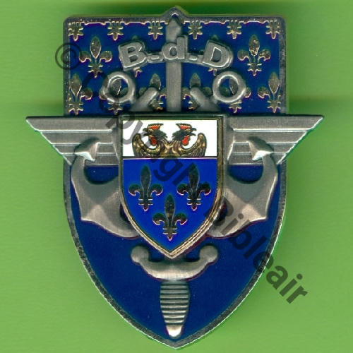 G5176 BDD VERSAILLES  AB 2Attaches PINS Dos scintillant  Src.Y.GENTY 23Eur(x3) 