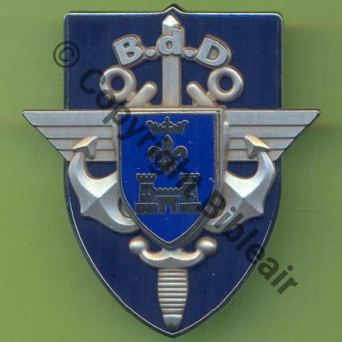 G5182 BDD ANGOULEME  AB 2Attaches PINS Dos scintillant Src.Y.GENTY 14Eur(x3)
