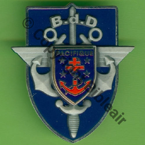 G5232 BDD NOUVELLE CALEDONIE  AB 2Attaches PINS Dos scintillant Src.Y.GENTY 23Eur(x4) 