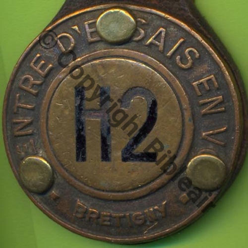 BRETIGNY NH CEV Badge H2 Couronne doree  AB.P Serti 3Points sur Cuir Dos lisse No45 Grave main Sc.Y.GENTY 10Eur03.10 