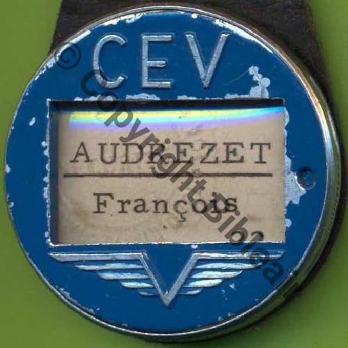 CEV BADGE ACCES et Porte nom Alu BLEU FONCE  SM Dos lisse Rivete au cuir 40mm 10Eur08.09