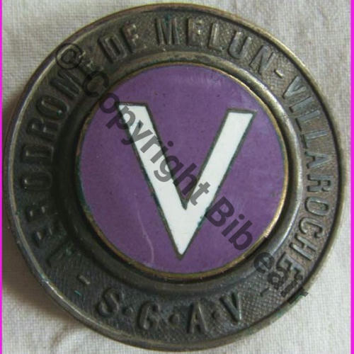 MELUN VILLAROCHE NH SGAV CEV Badge V Mauve  AB.P 2Anneaux Dos lisse Sc.quivivefrance 35EurInv