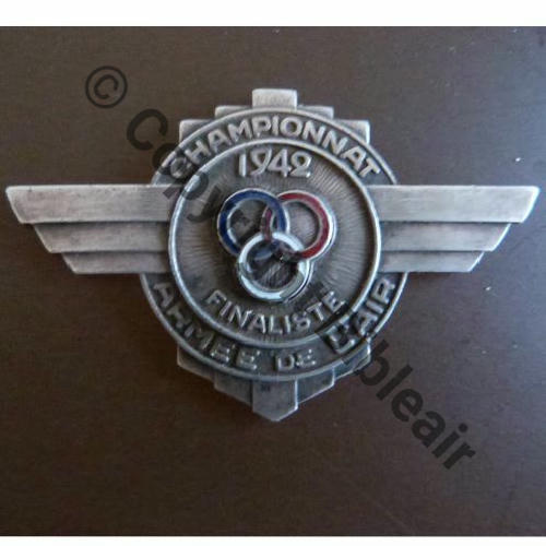 NH CHAMPIONNAT SPORTIF AA  FINALISTE 1942  J.DECAT LACASCADE ABREST VICHY Dos granuleux Eping arrachee Src.passionautrefoi1212  31Eur(x3)  