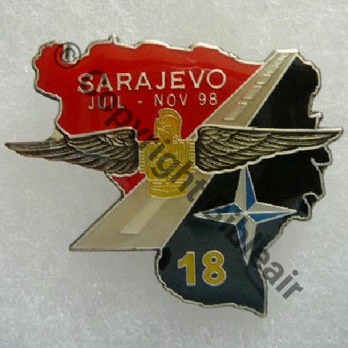 NH  BOSNIE 18eDet SARAJEVO SFOR 25e RGA 07.98 11.98  RESINE ROUGE  PARIS INSIGNE Attac PINS Quadrille fin Src.B.RIGODANZO  