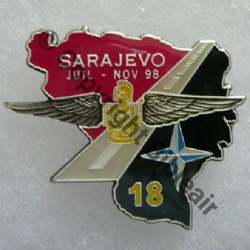 NH  BOSNIE 18eDet SARAJEVO SFOR 25e RGA 07.98 11.98  RESINE ROUGE LILAS  PARIS INSIGNE Attac PINS Quadrille fin Src.B.RIGODANZO  