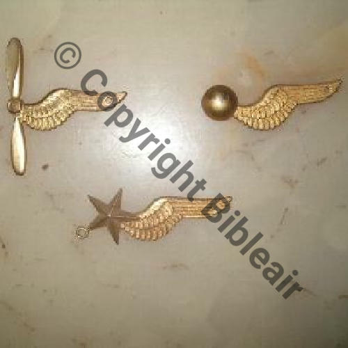 Bijoux fantaisie ou Ins Beret ou poitrine.. Embouti sans attache 36 a 45 mm  Sc.fils41 30Eur03.08