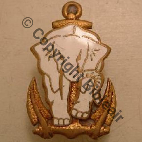 ELEPHANT  REMORQUEUR L.ELEPHANT 1946.80  COURTOIS SM Past octogon Dos lisse irreg Embouti leger Sc.lavionamoteur 30Eur11.07