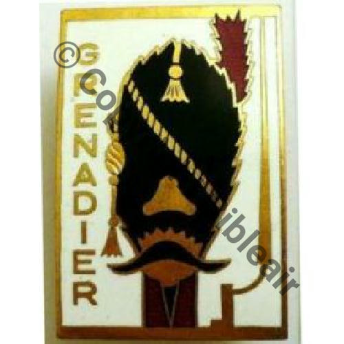 GRENADIER  PATROUILLEUR GRENADIER 1944.58  A.AUGIS ST.BARTH LYON 3Lignes Bol allonge Dos lisse irreg Sc.propeller520