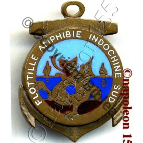 Insigne /badge /pucelle dragueur chevreuil A.Augis Lyon