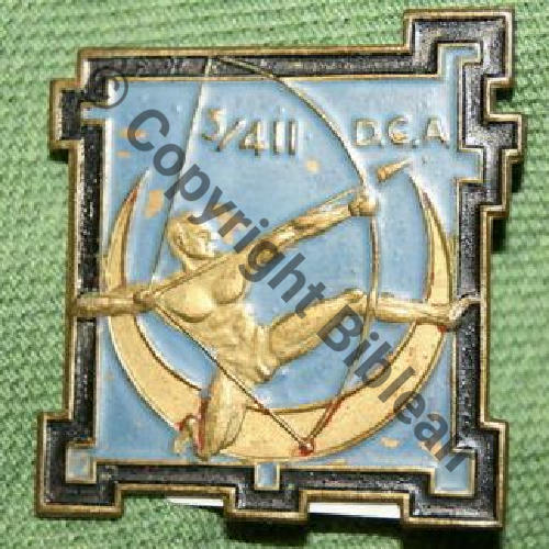 DCA  411eDCA  Fab LOC Peint Bol Dos irreg BLEU CLAIR Rouge parti sur croissant Sc.flgew42 90EurInv (2)