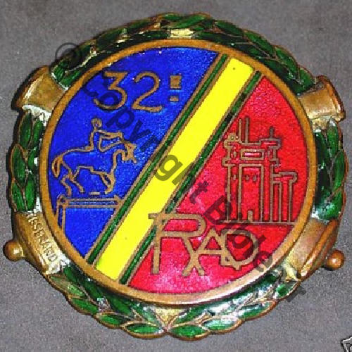 RAD  32eRAD WW2 COMPTOIR FRANCAIS D.ART Epingle soudee Dos lisse Embouti 40mm Sc.ijgales 190Eur02.09 MAP100Eur07.08