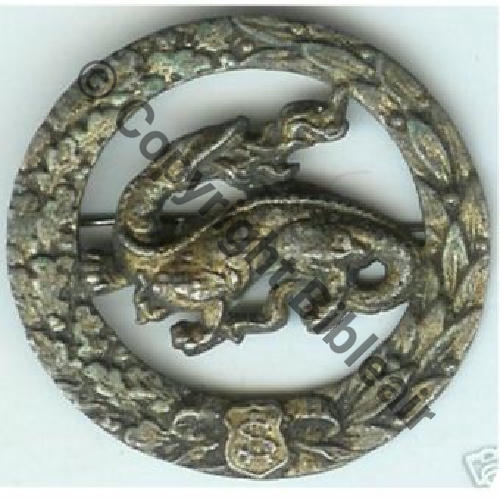 AS  CHARS DE COMBAT ARTILLERIE SPECIALE Loc ARGENT MASSIF Eping bascule Dos irreg Sc.67iml 150Eur02.08
