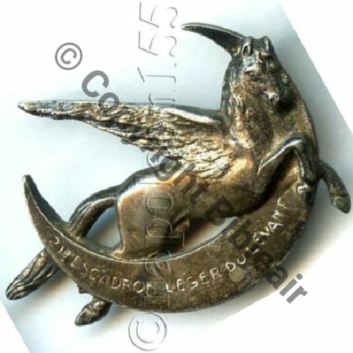 ESCADRON LEGER  21eE.L du LEVANT  Fab LOC SURMOULAGE ARGENT Eping bascule Dos lisse irreg Embouti Src.STELLA 159EurInv 