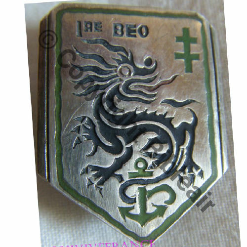 BEO  1ere BRIGADE EXTREME ORIENT   SM Fab LOC Grave ARGENT Eping soudee Dos lisse irreg 26mm Src.quivivefrance  320EurInv 