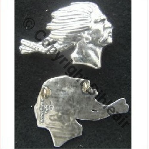 227  BR.227 COPIE  RIDICULE vendue 30Eur le 23.07.12 par mrmac1903 MOULAGE a conserve marquage moderne grave un poincon Argent et mis 2 anneaux PAS DE VERSION ARTHUS BERTRAND ANCIENNE 